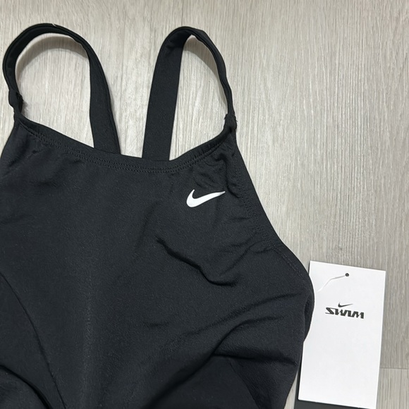 Nike HydraStrong Solid Fastback One Piece Swimsuit - Picture 5 of 8